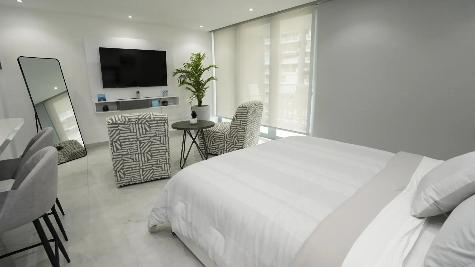 Ocean Front Coral Luxury Apartment San Juan