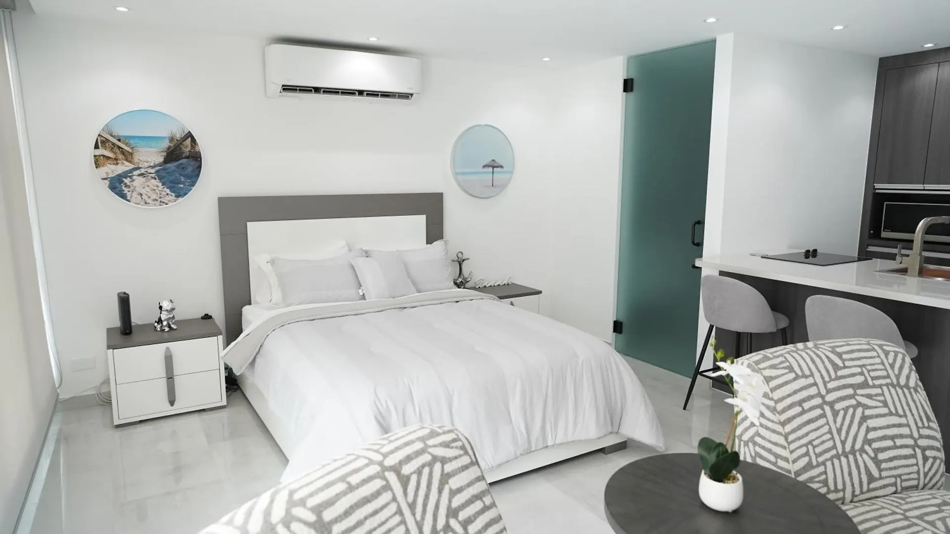 Ocean Front Coral Luxury Apartment San Juan